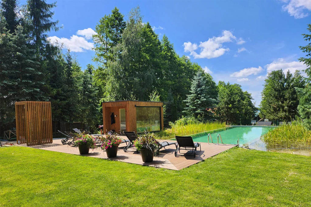 Relaks w ogrodzie: sauna na świeżym powietrzu